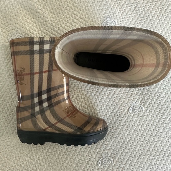 Burberry Kids Plaid Interior Rain Boots Made in Italy in size 6/7 (23/24) - Picture 3 of 6